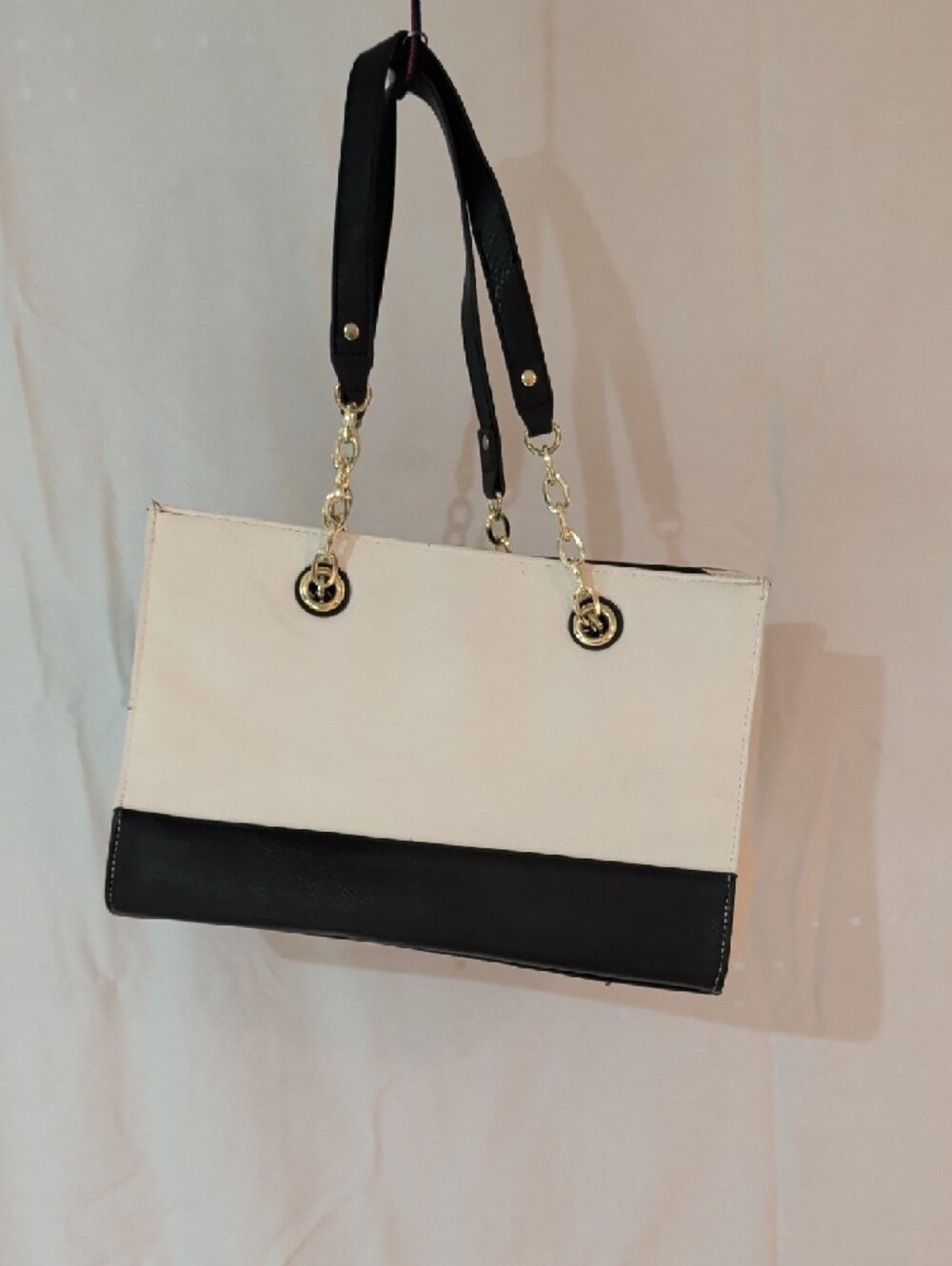 Chic Two-Tone Black & Cream Tote Bag with Gold Chain Accents - Picture 3 of 3